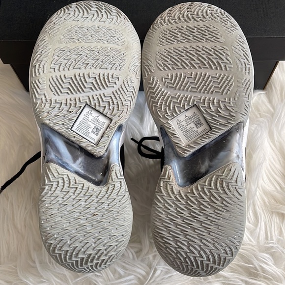 Jordan Kids Why Not Zero.3 Black/White/Gold Sneakers Size 6.5Y - Picture 9 of 12